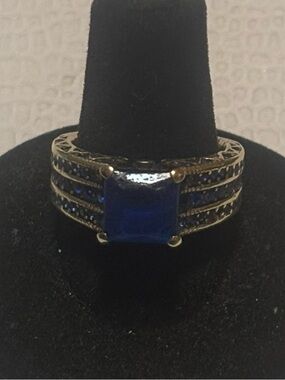 Vintage Blue Sapphire Look Glass Ring Gold Tone 10K Marked Size 6.5